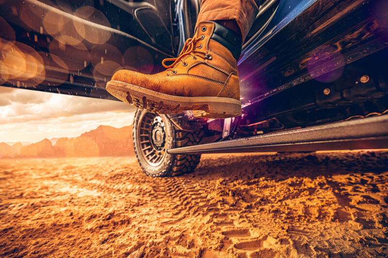 Ram 2500 Running Boards - AMP Research - PowerStep Plug-N-Play Automatic Power-Deploying - `25-`26